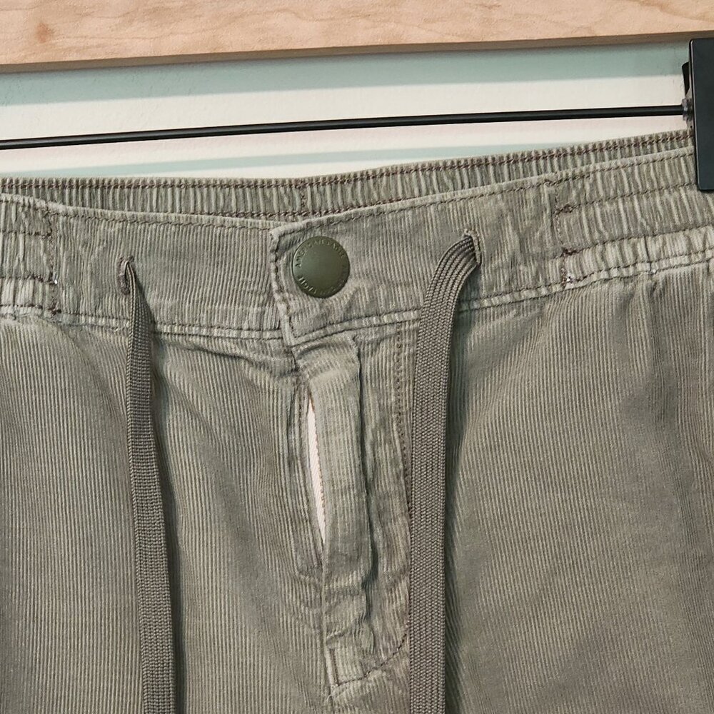 American Eagle sz XS women olive green corduroy shorts - Picture 2 of 11